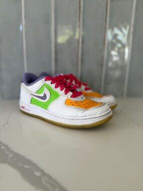 Nike Kids Low-Top Sneakers in White with Neon Green, Orange & Pink